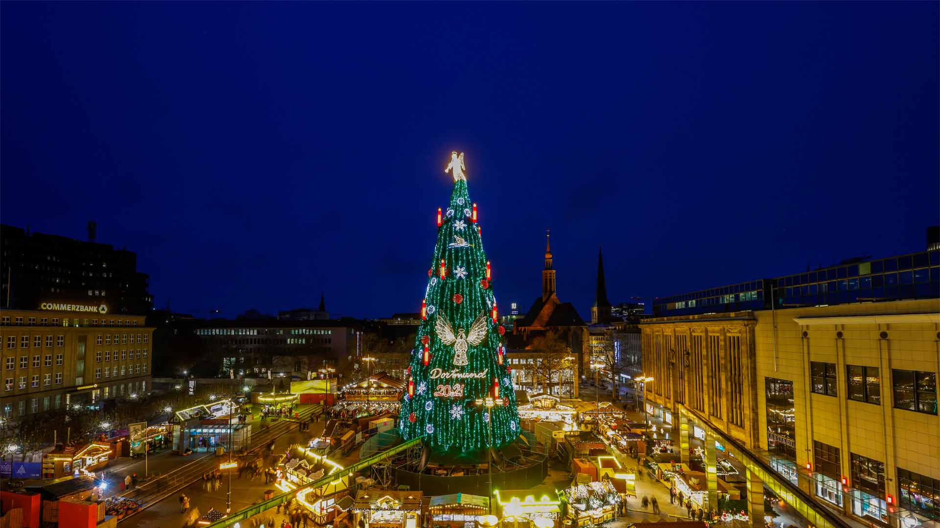 Foto des größten Weihnachtsbaums der Welt in Dortmund auf dem Hansaplatz